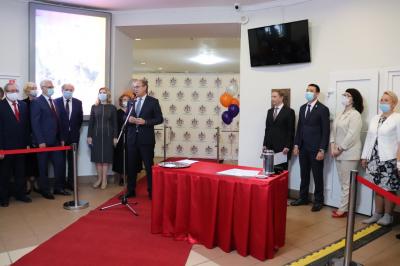 9 сентября в Пермском государственном гуманитарно-педагогическом университете состоялось вскрытие капсулы времени «Грядущему поколению», заложенной в 1996 году, и закладка новой капсулы.

 