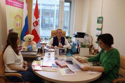 Уполномоченный по правам ребенка в Пермском крае встретилась с главным редактором школьной газеты «Перемена Пермь» Натальей Хановой. 