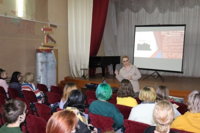 Уполномоченный по правам ребенка в Пермском крае прочитала лекцию для студентов – первокурсников Кунгурского государственного художественно- промышленный колледжа.